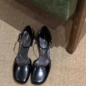 The Row 2025-2026 WF Early Spring New Arrival – Cut-Out Flat Sandals